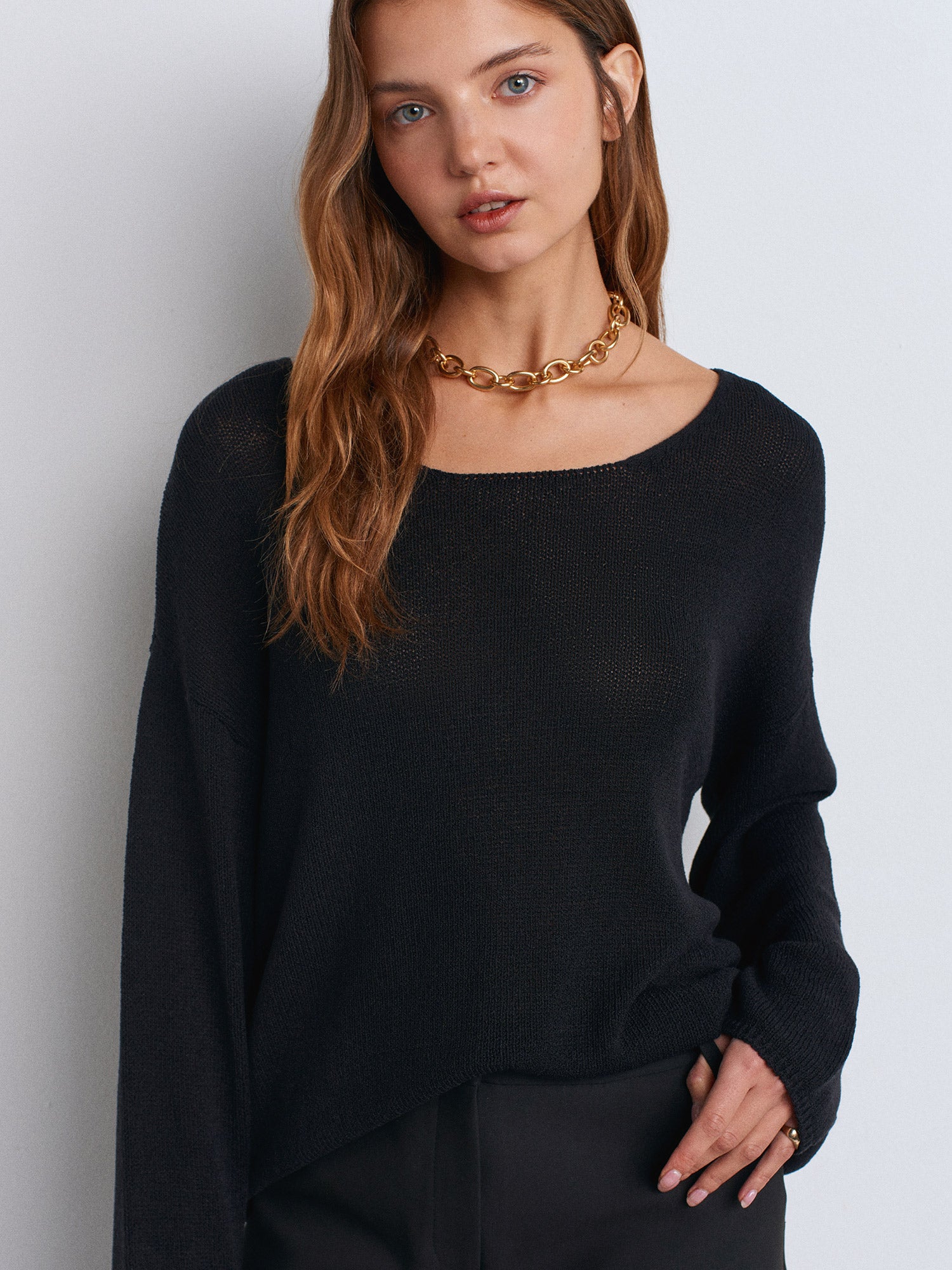 Tröja med oval halsringning - Svart