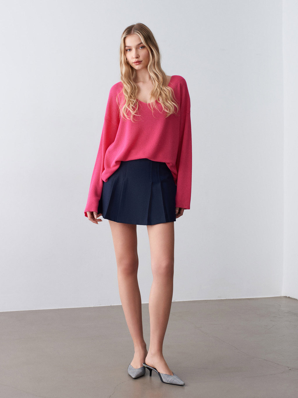 Finstickad tröja med V-ringning – Fuchsia