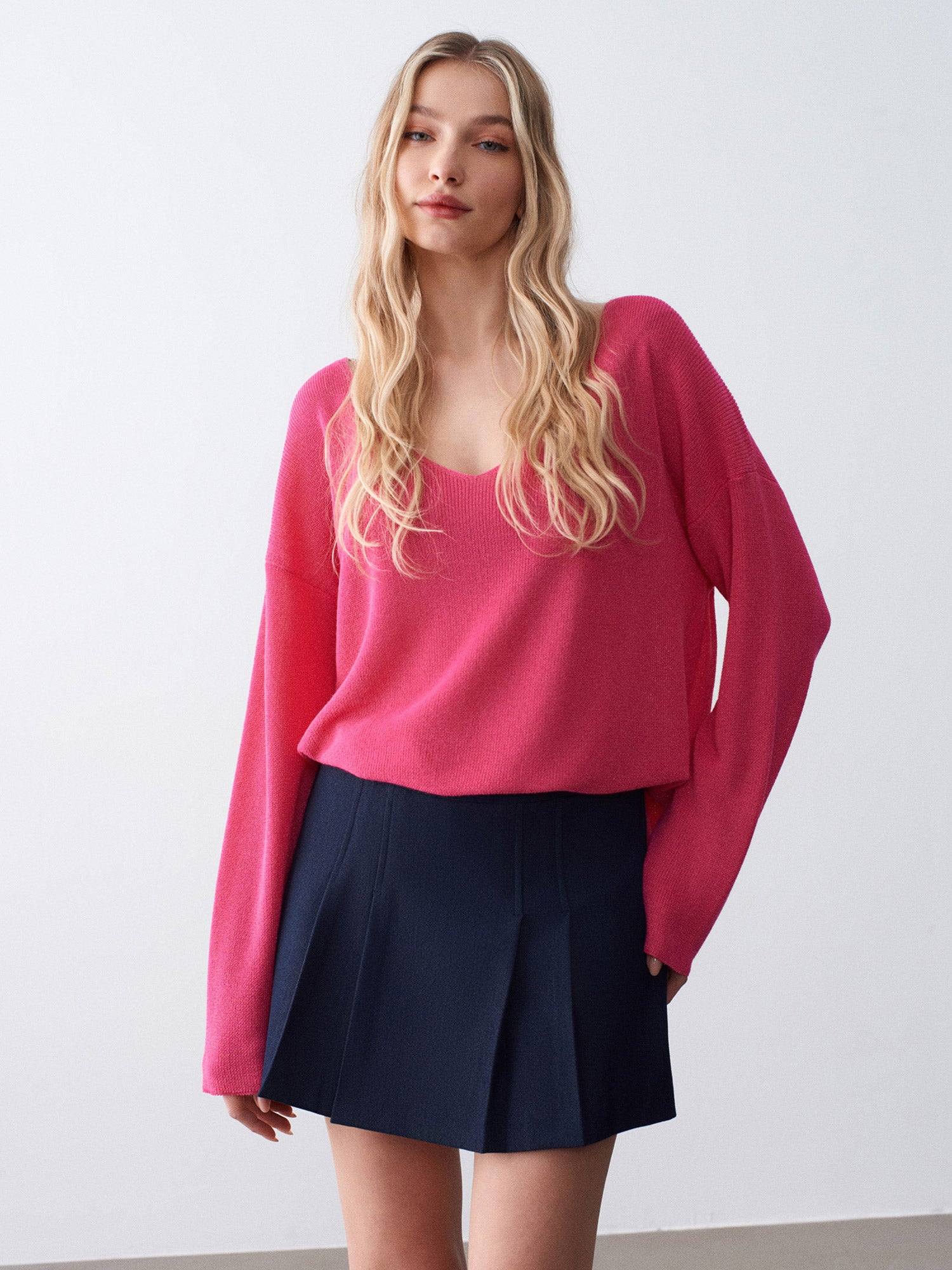 Finstickad tröja med V-ringning – Fuchsia