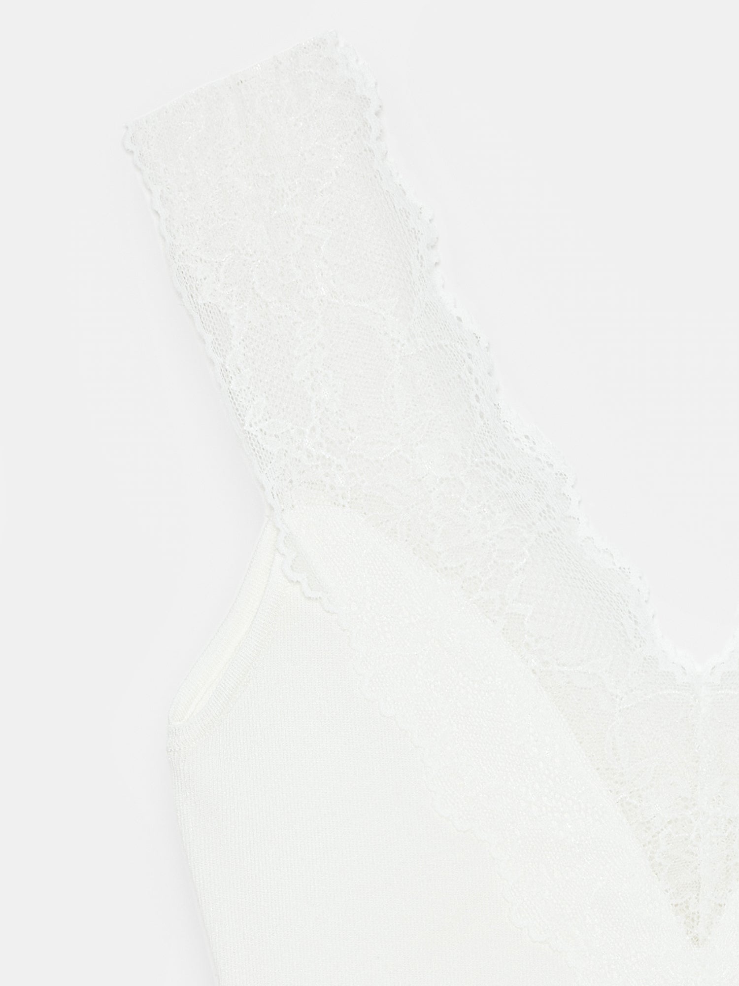 Elegant spetsblus med V-ringning - Vit