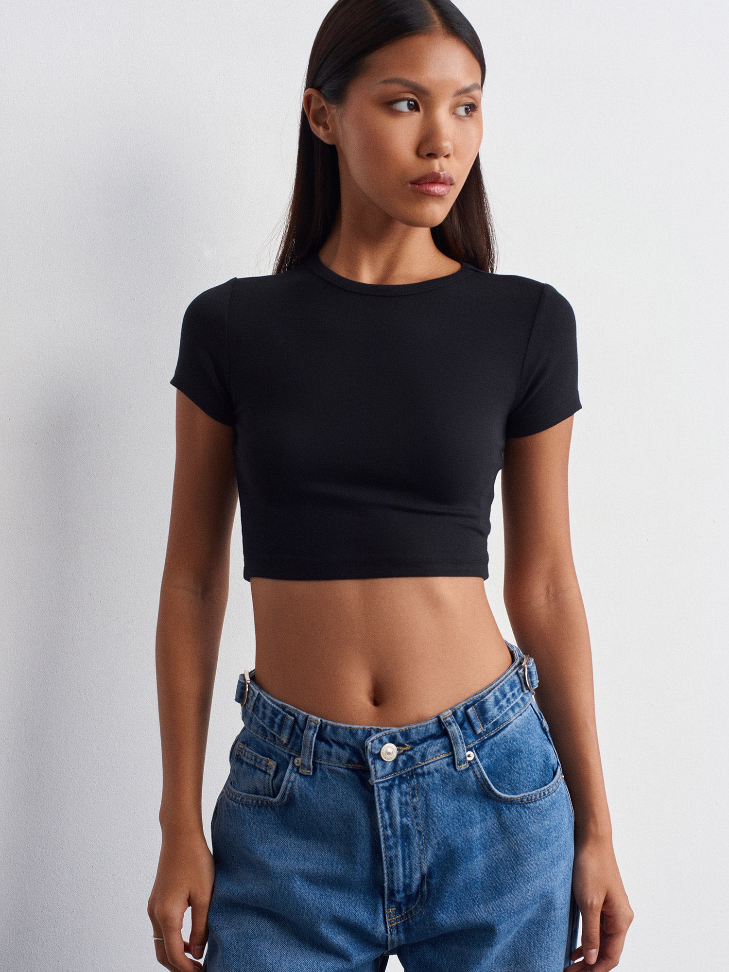 Croppad T-shirt – Svart
