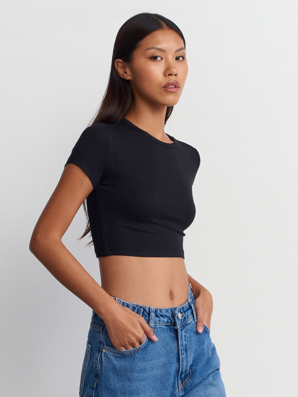 Croppad T-shirt – Svart