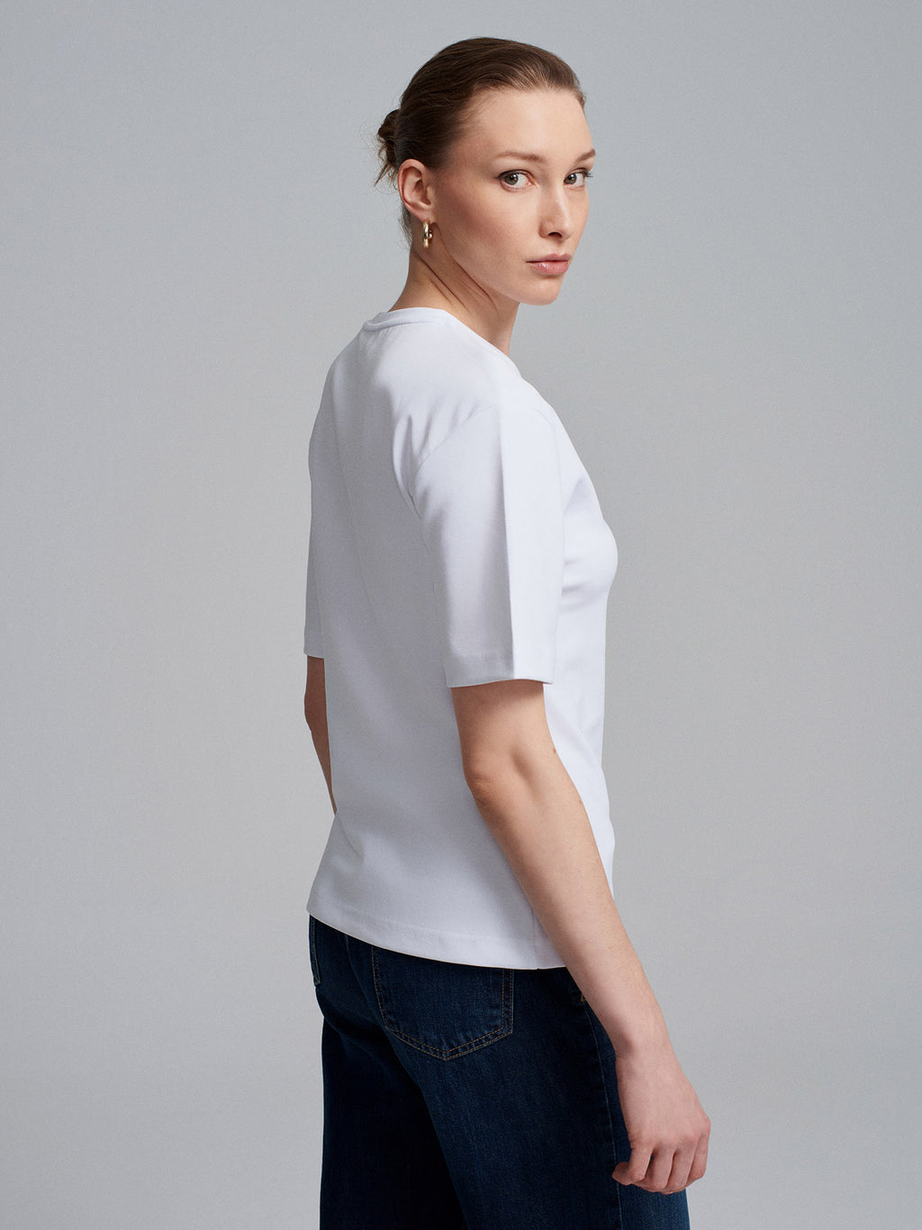 Basic T-shirt med Dekorativ Detalj – Vit