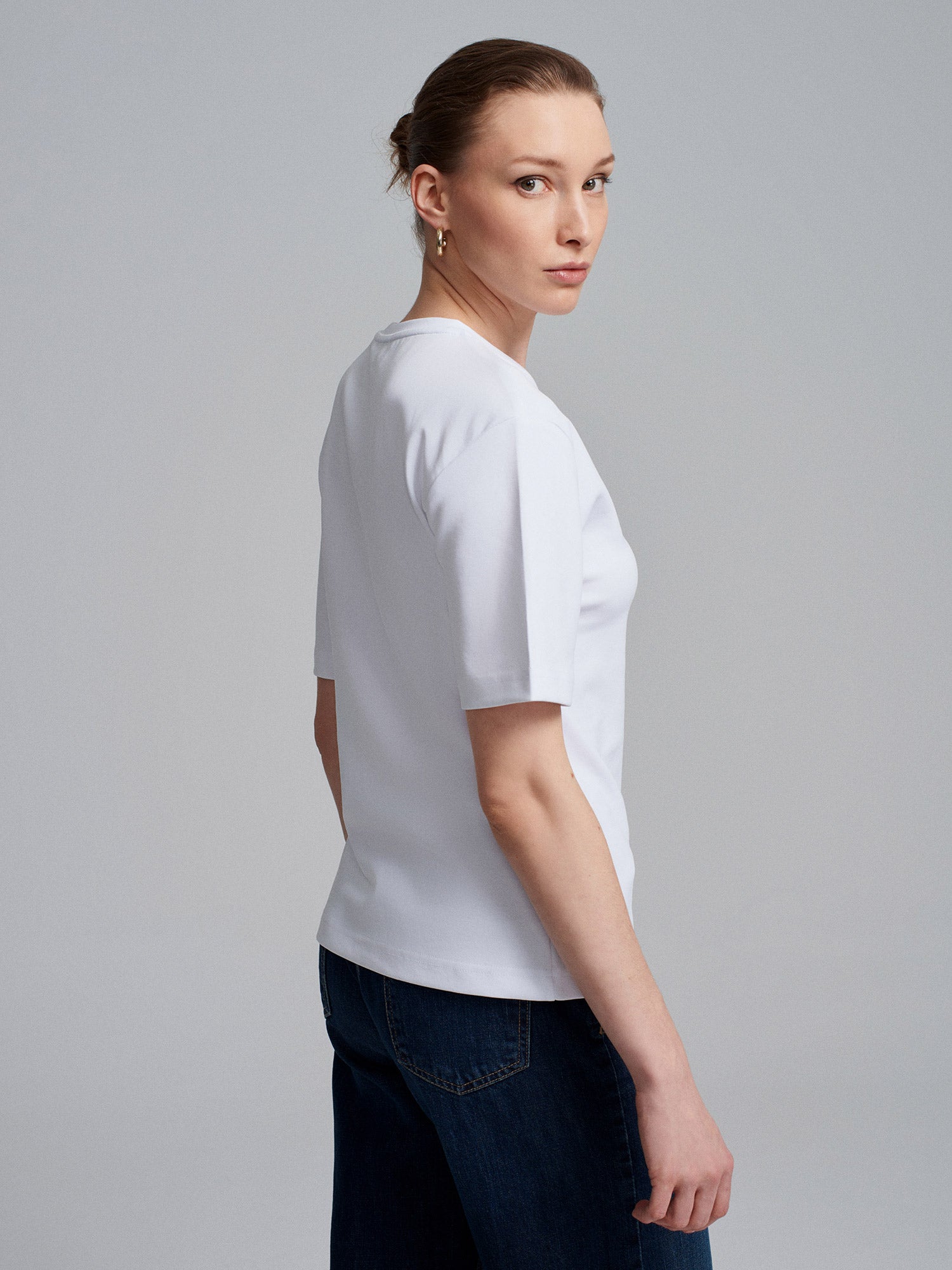 Basic T-shirt med Dekorativ Detalj – Vit