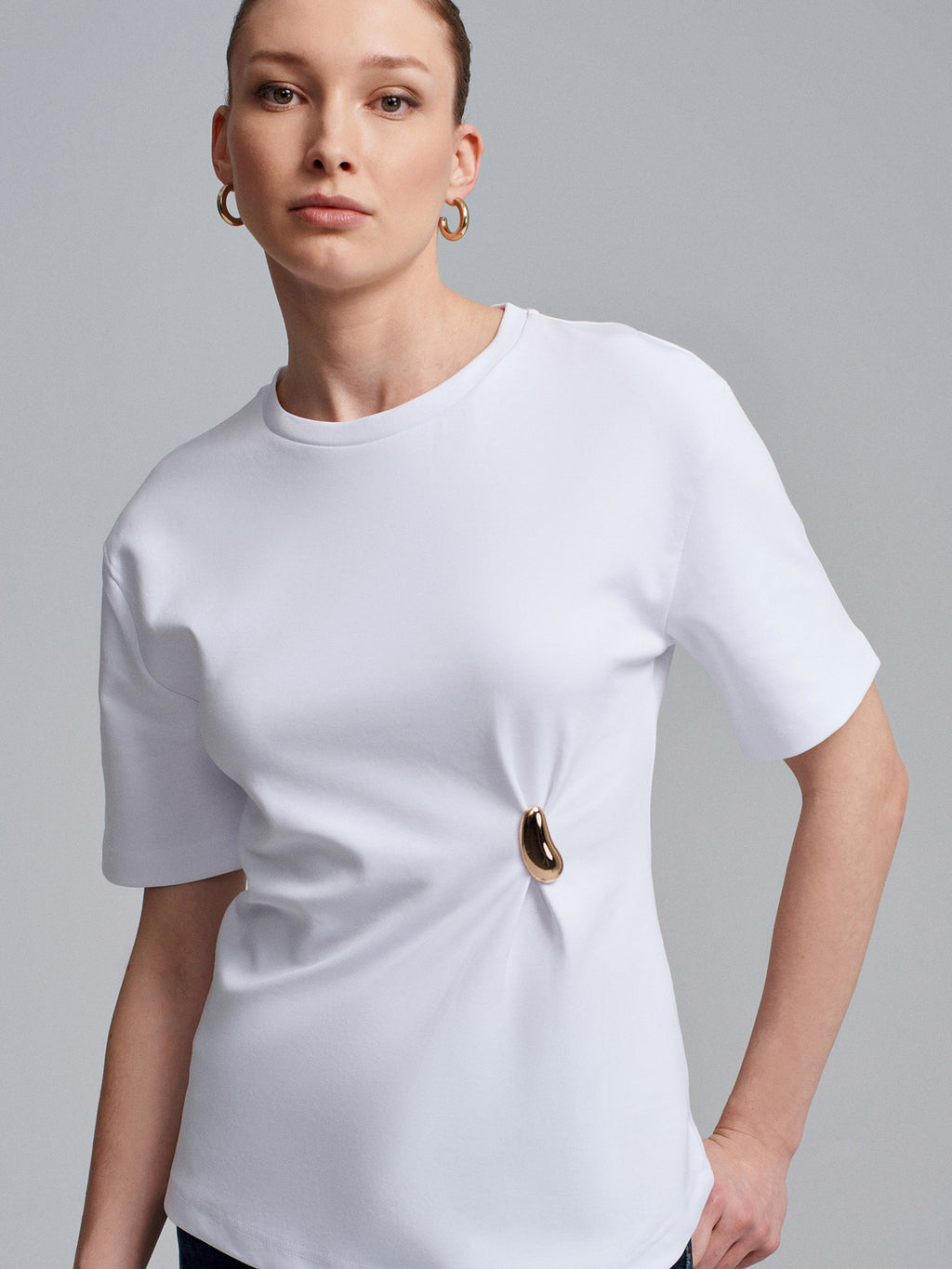 Basic T-shirt med Dekorativ Detalj – Vit