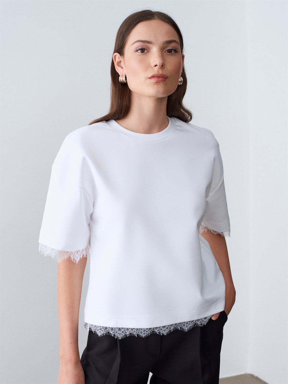 T-shirt med spetskant - Vit