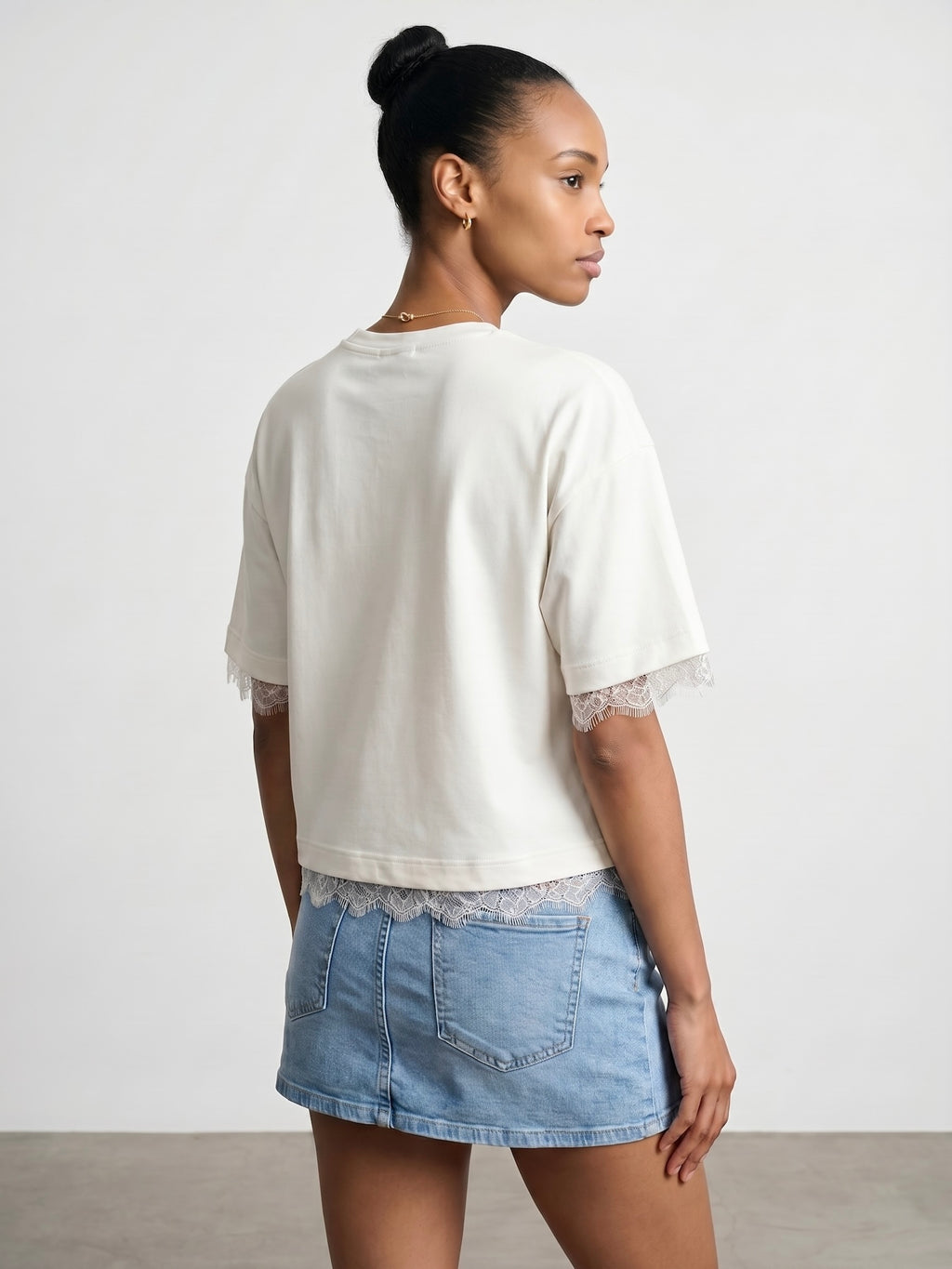 T-shirt med spetskant – Ecru