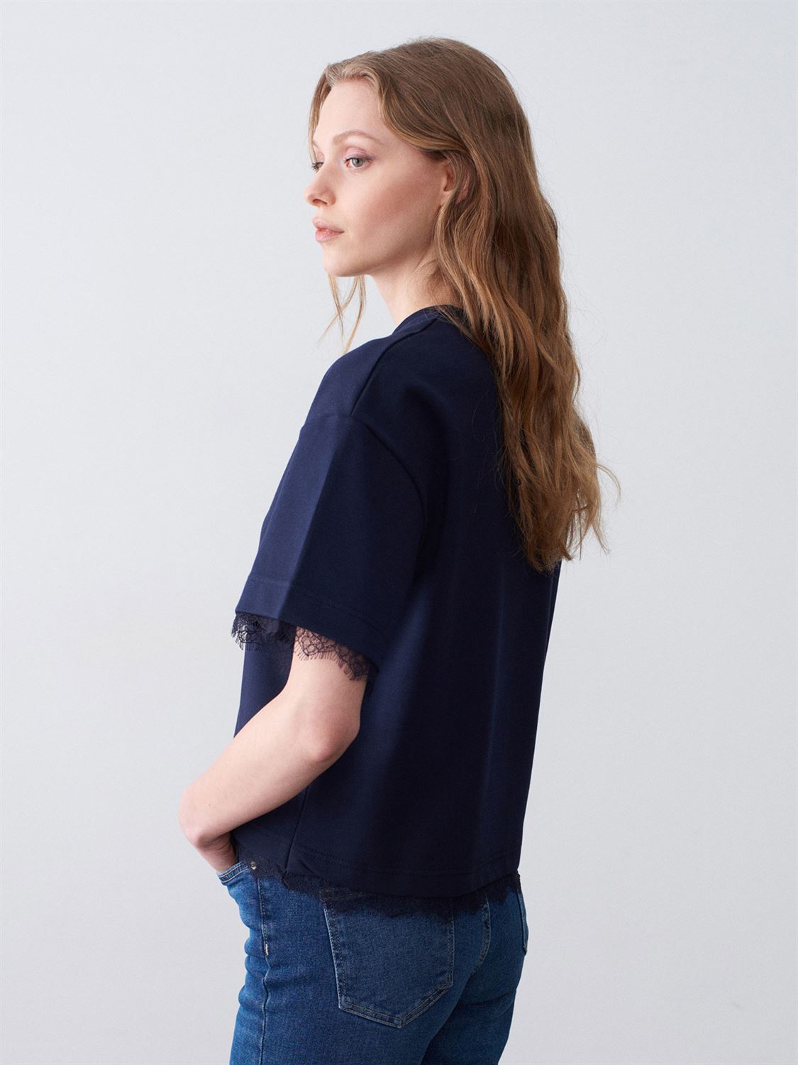 T-shirt med spetskant - Marinblå