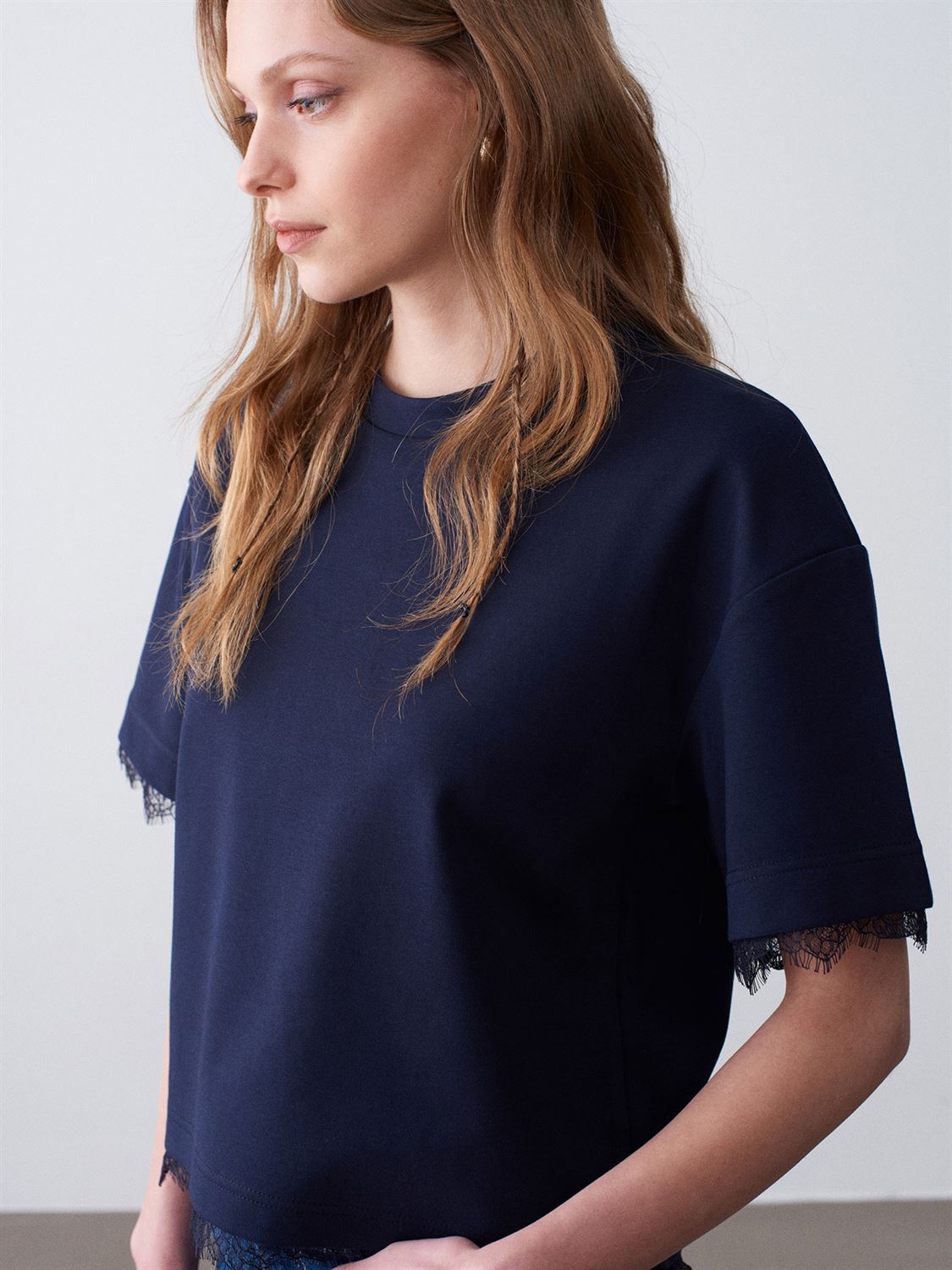 T-shirt med spetskant - Marinblå
