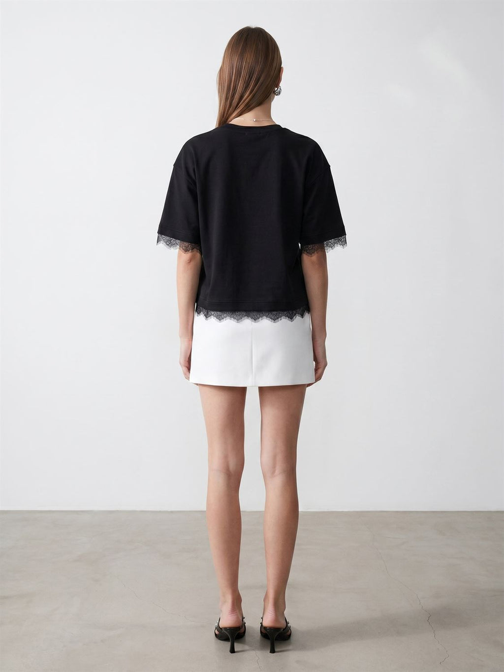 T-shirt med spetskant - Svart