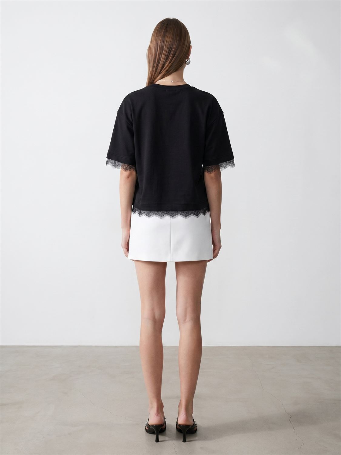 T-shirt med spetskant - Svart