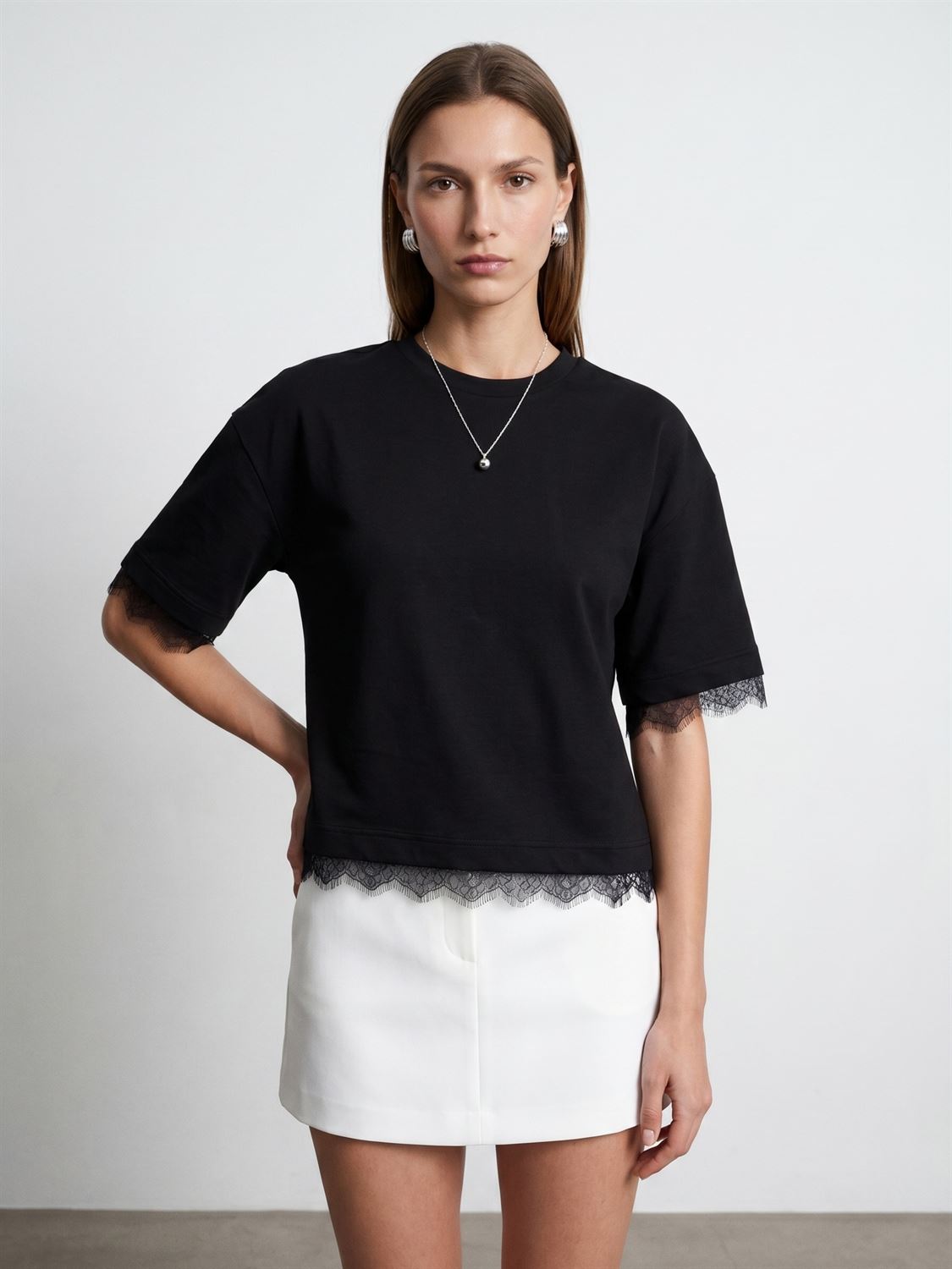 T-shirt med spetskant - Svart