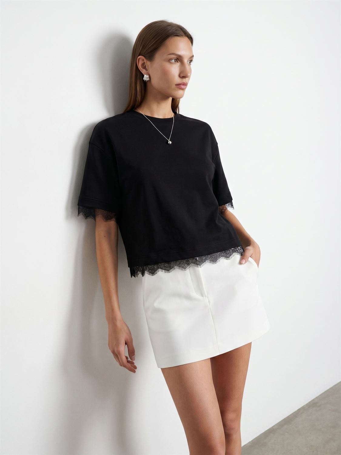 T-shirt med spetskant - Svart