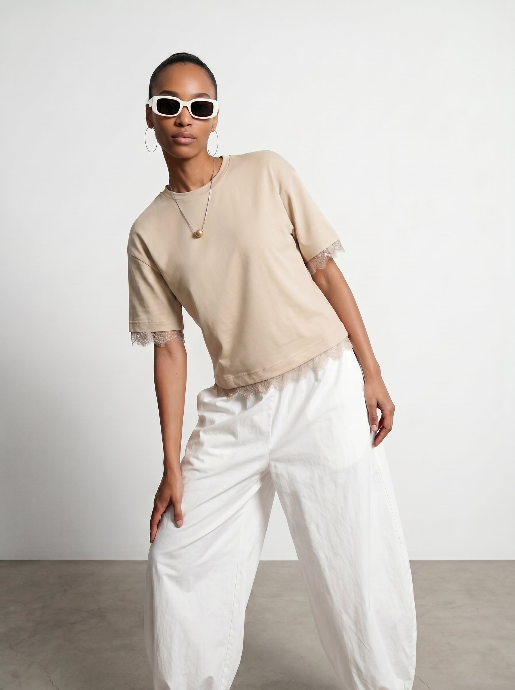 T-shirt med spetskant – Sten
