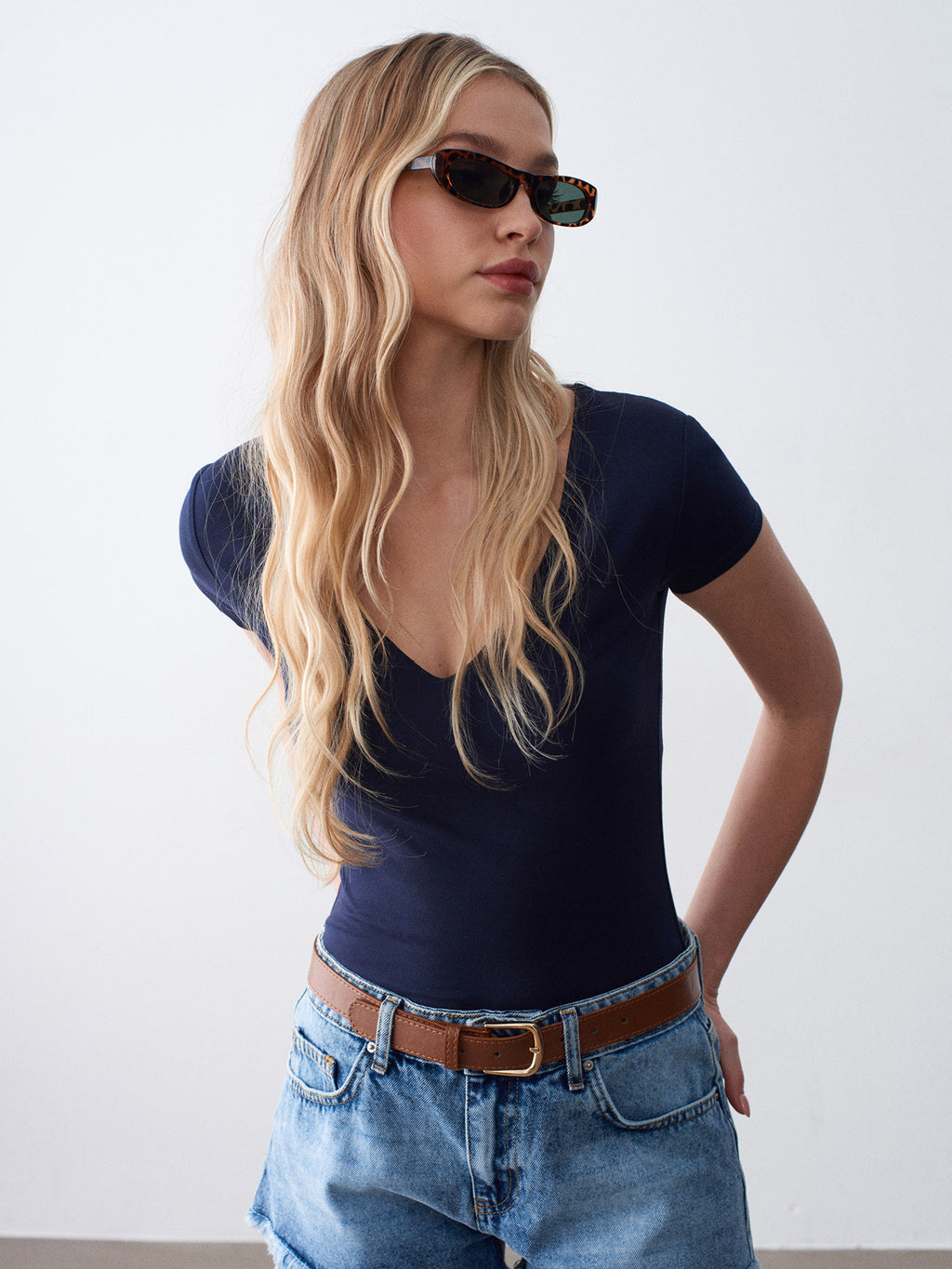 V-ringad bomulls-T-shirt - Marinblå