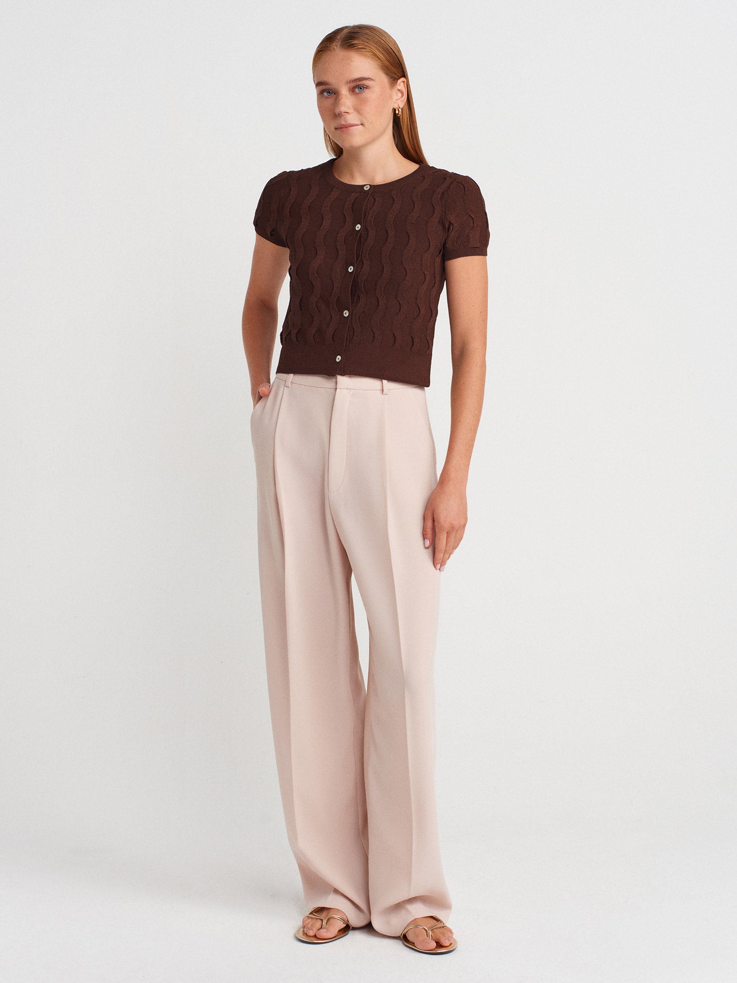 Texturerad stickad kofta - Brun