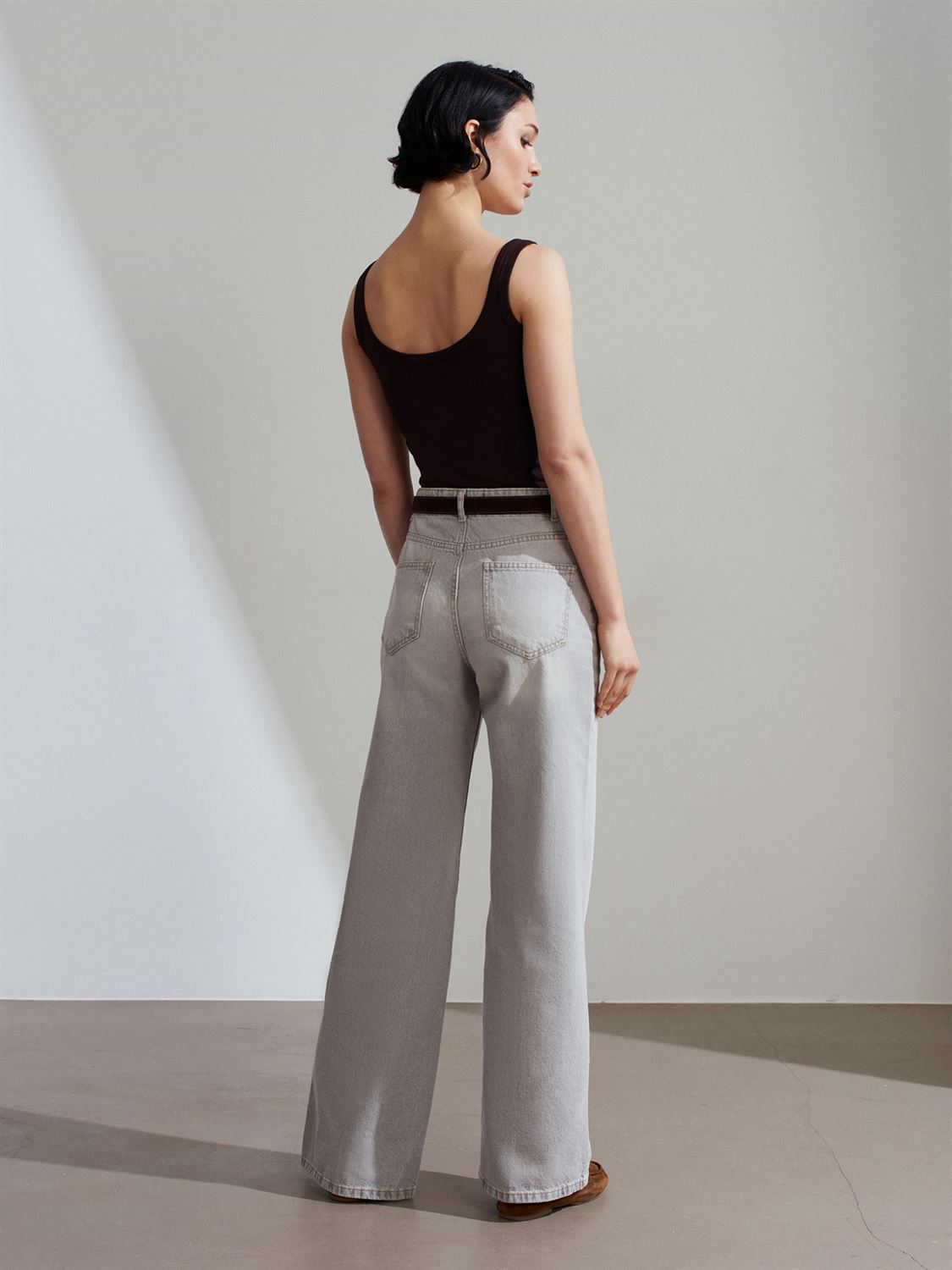 Wide leg-jeans med bälte - Grå