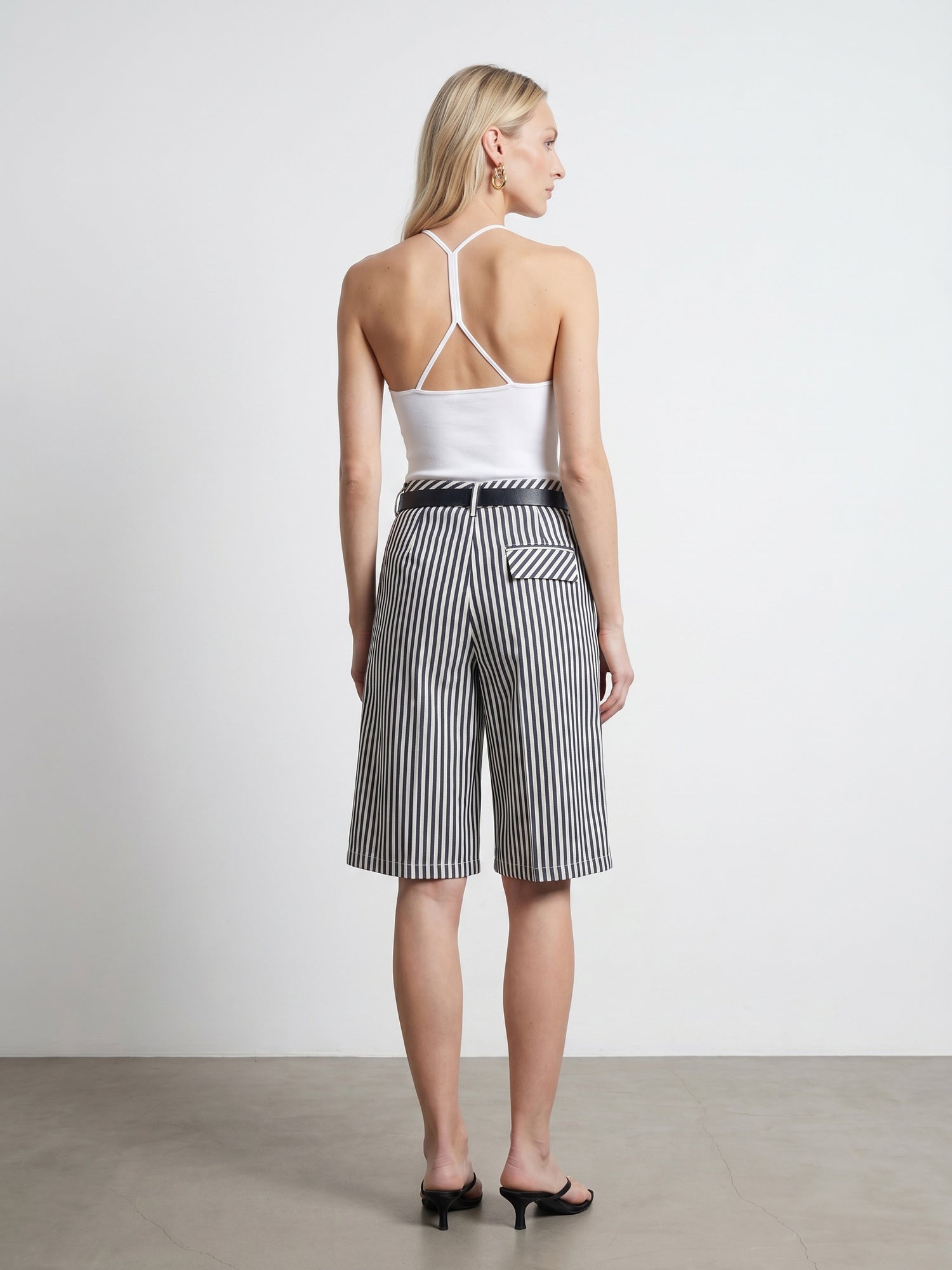 Plisserade Bermudashorts med Skärp – Randig