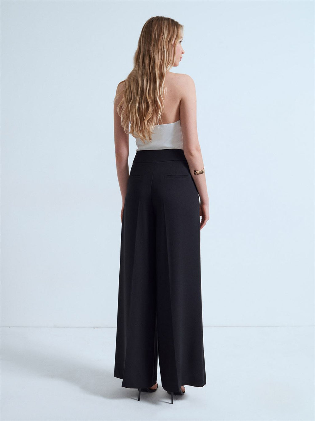 Högmidjade wide leg-byxor - Svart