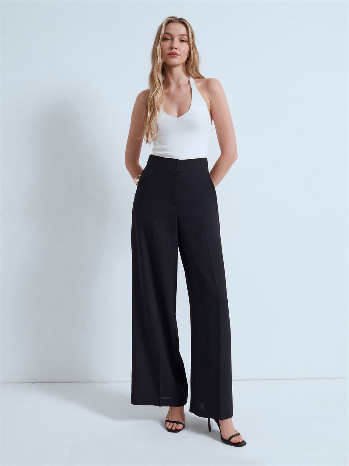 Högmidjade wide leg-byxor - Svart