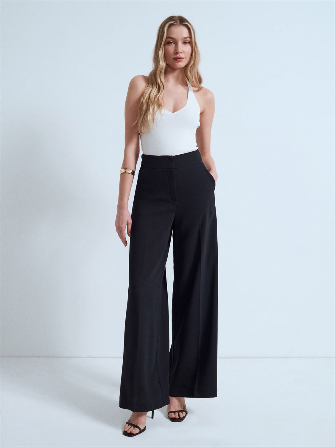 Högmidjade wide leg-byxor - Svart