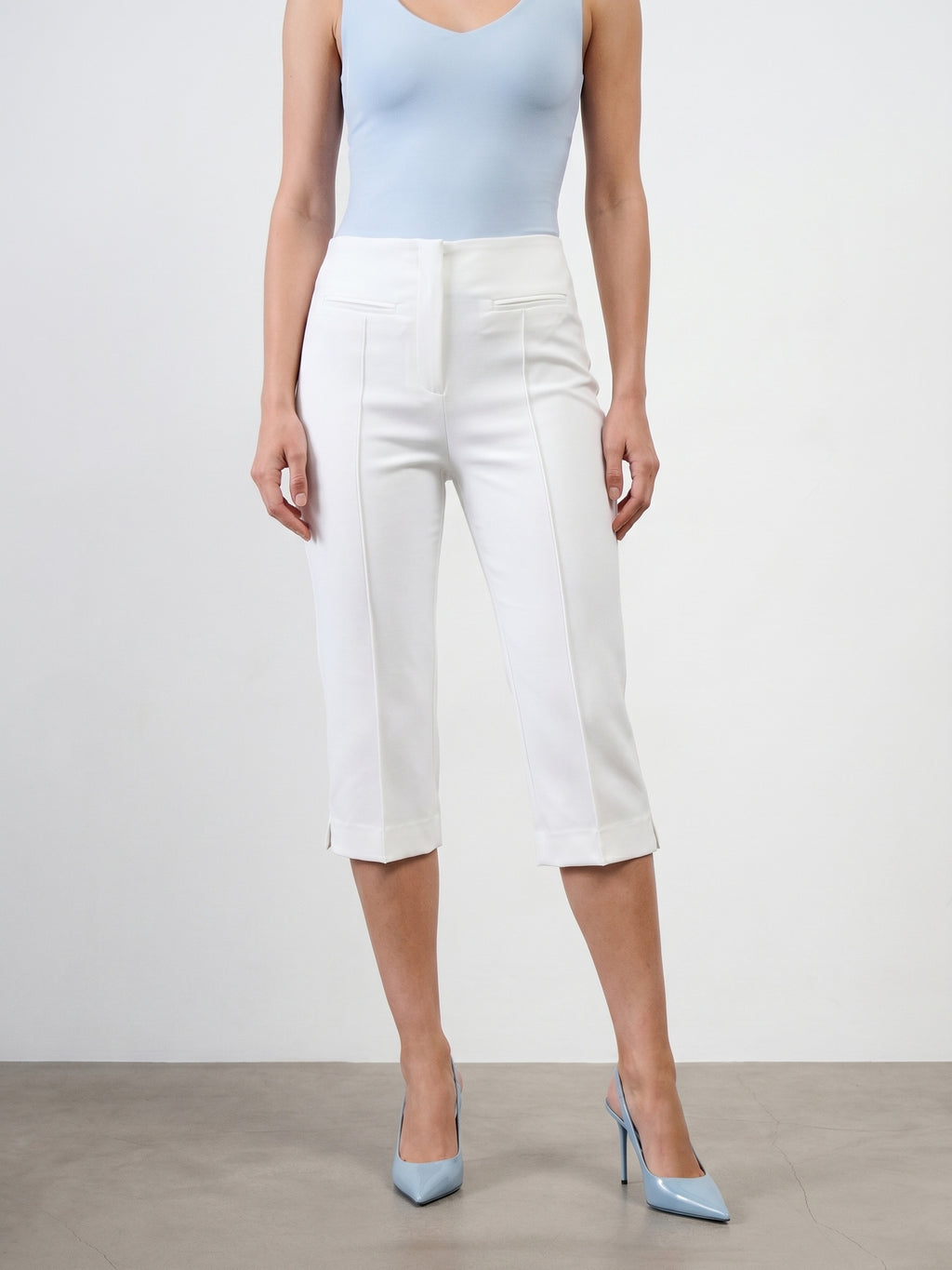 Capribyxor med Slits – Vit