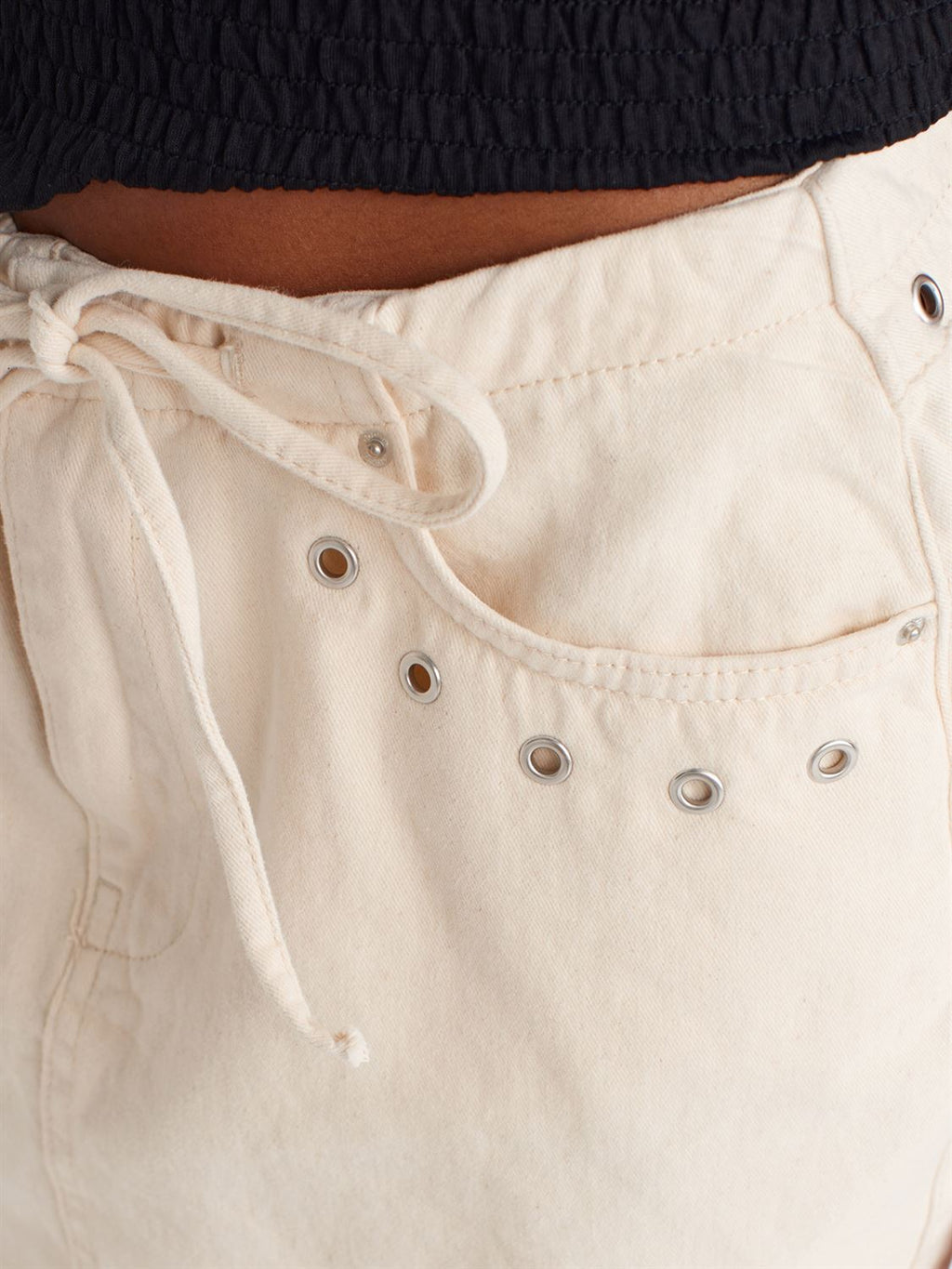 Minikjol i denim med öljettdetaljer - Ekru